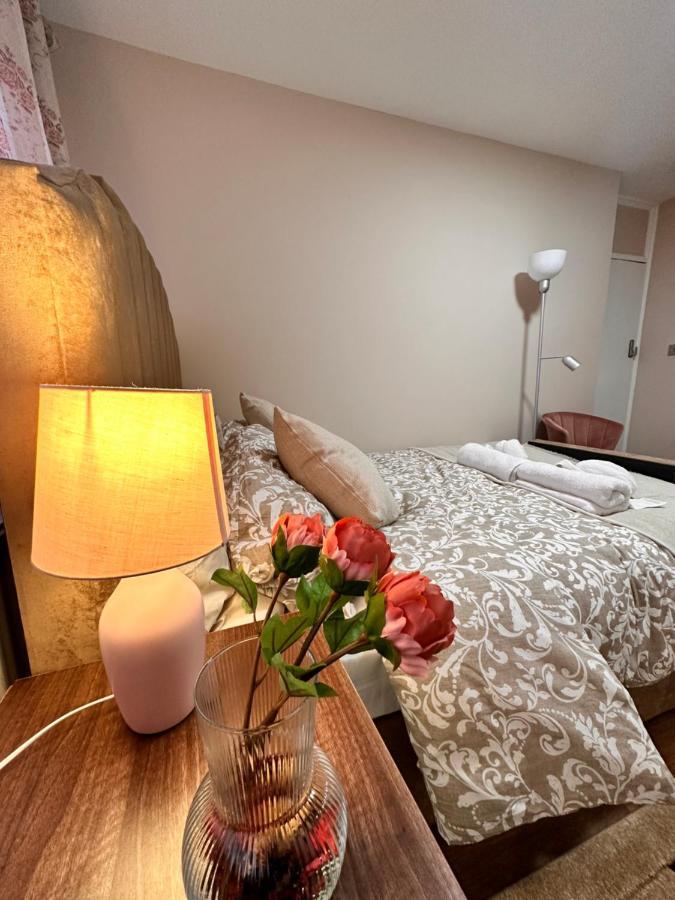 Canary Wharf Single Double And En-Suite Rooms London Exterior photo